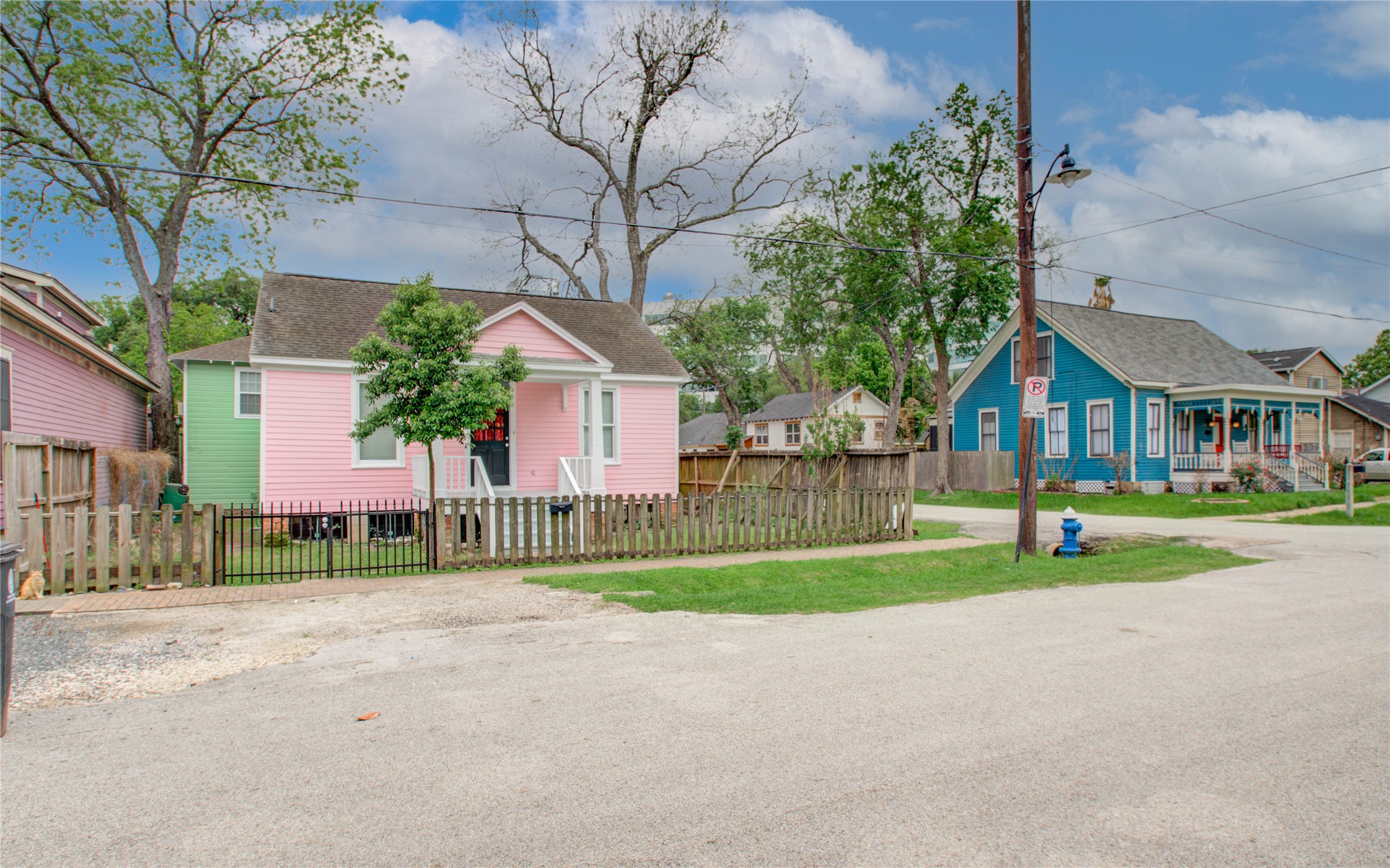2119 Kane Street Houston, TX 77007 - Photo 28 of 29 a view of street with houses and trees in the background