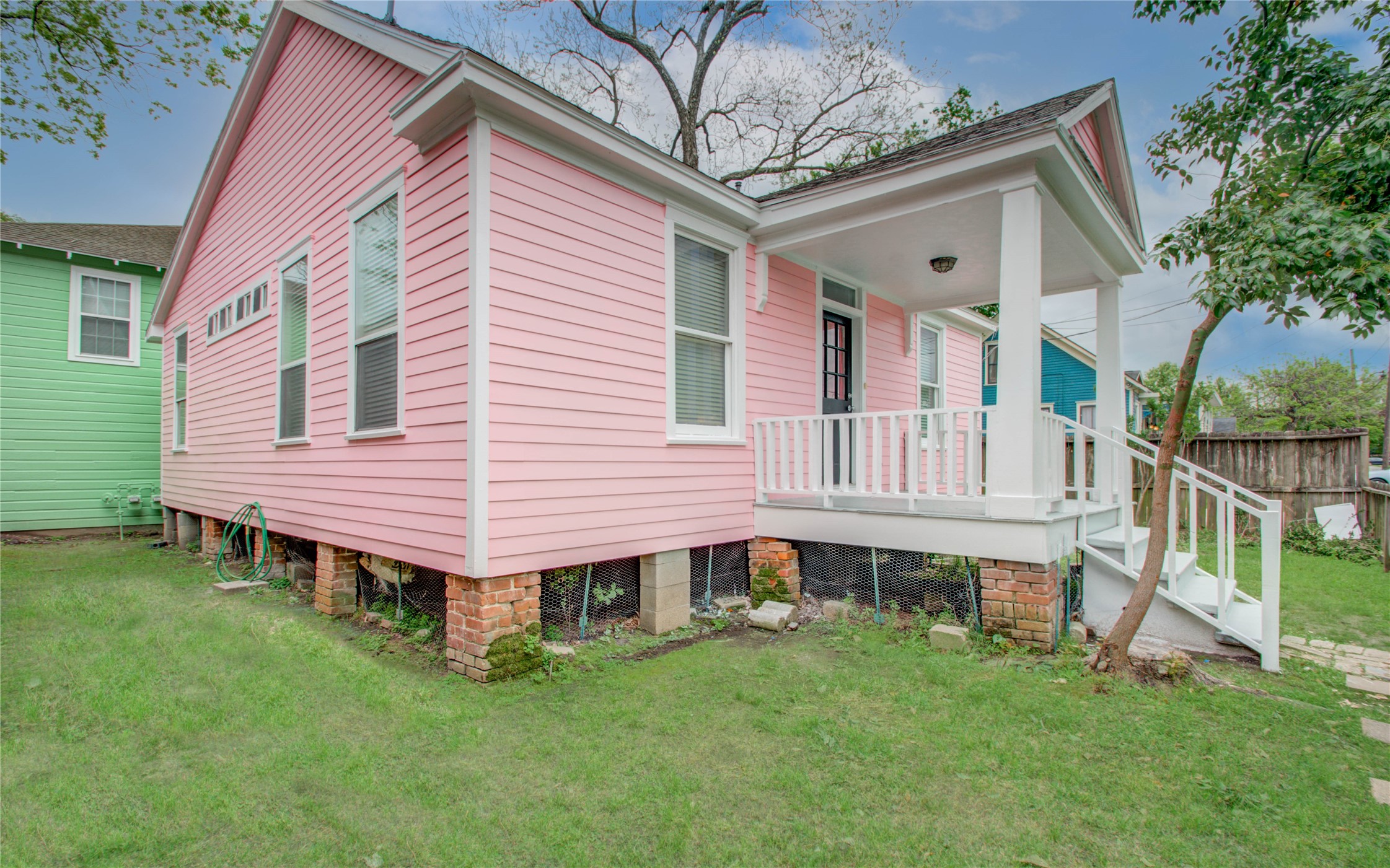 2119 Kane Street Houston, TX 77007 - Photo 29 of 29 a view of a house with a backyard and porch