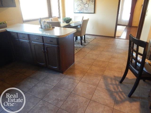 15 Stonetree Circle Rochester, MI 48309 - Photo 17 of 29 50018436-16.JPG