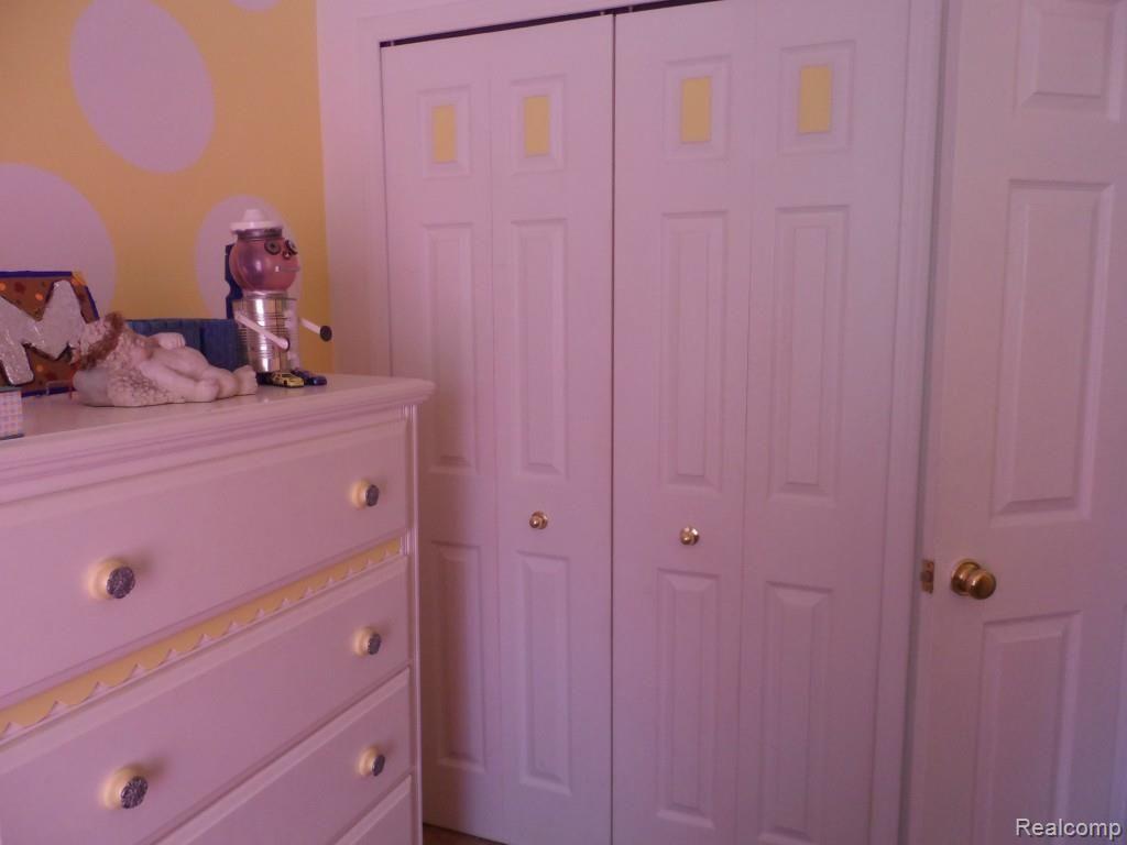 688 Ridgecrest Street Fenton, MI 48430 - Photo 17 of 38 SAM_1376.jpg