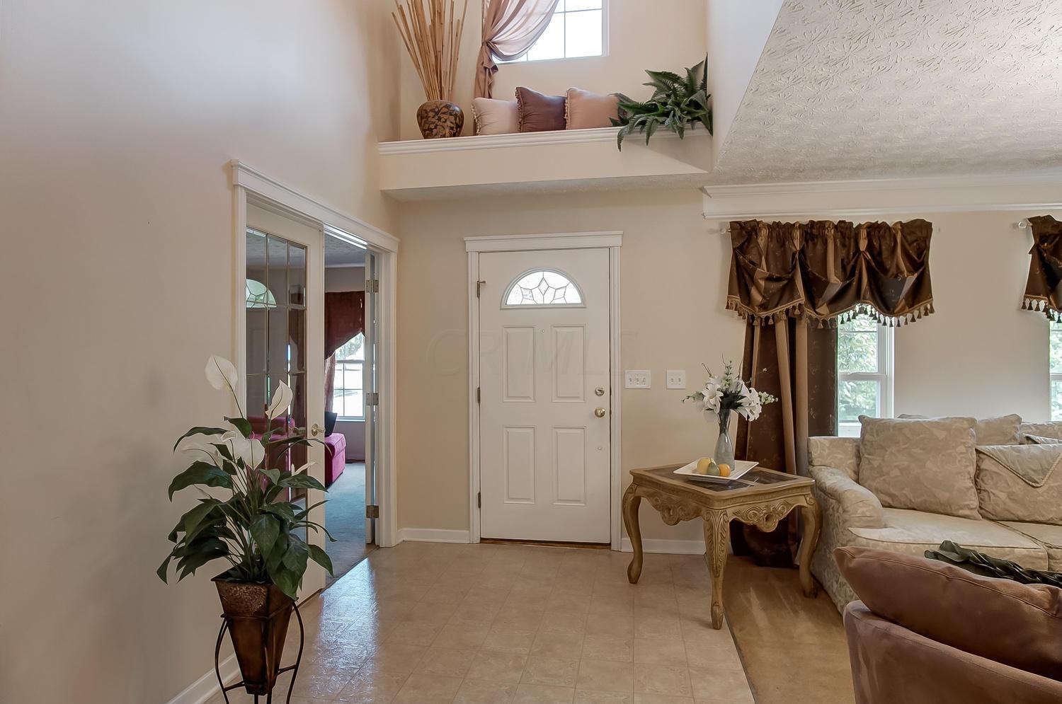 141 Rivers Edge Way Columbus, OH 43230 - Photo 3 of 45