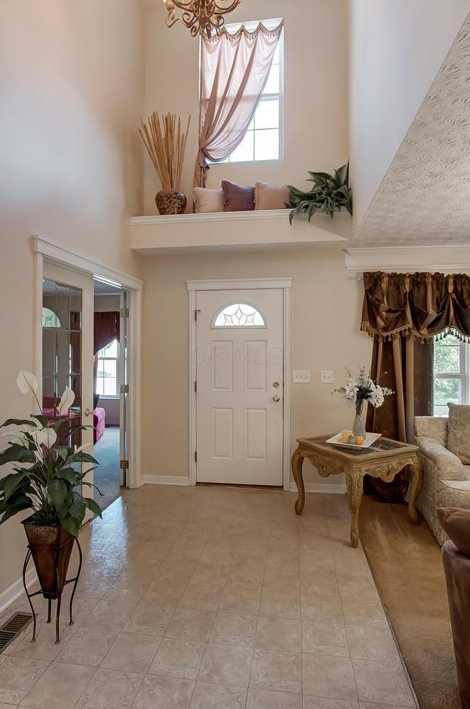 141 Rivers Edge Way Columbus, OH 43230 - Photo 4 of 45