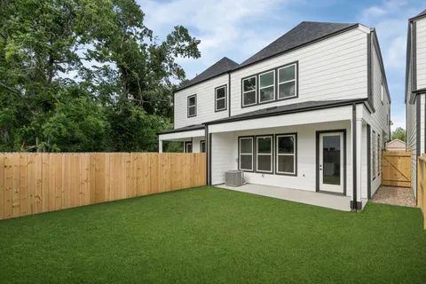 $349,900 | 5933 Cebra, Houston, TX 77091