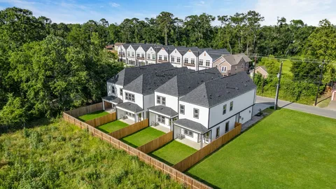 $349,900 | 5933 Cebra, Houston, TX 77091