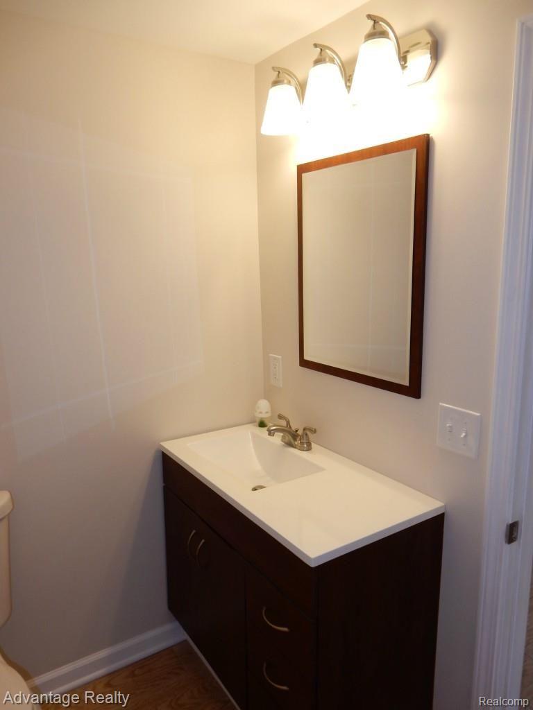 5337 Welch Road Emmett, MI 48022 - Photo 13 of 20 Half Bath.jpg