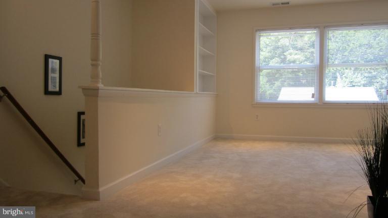 14502 Fullerton Road Woodbridge, VA 22193 - Photo 14 of 30 Living Room