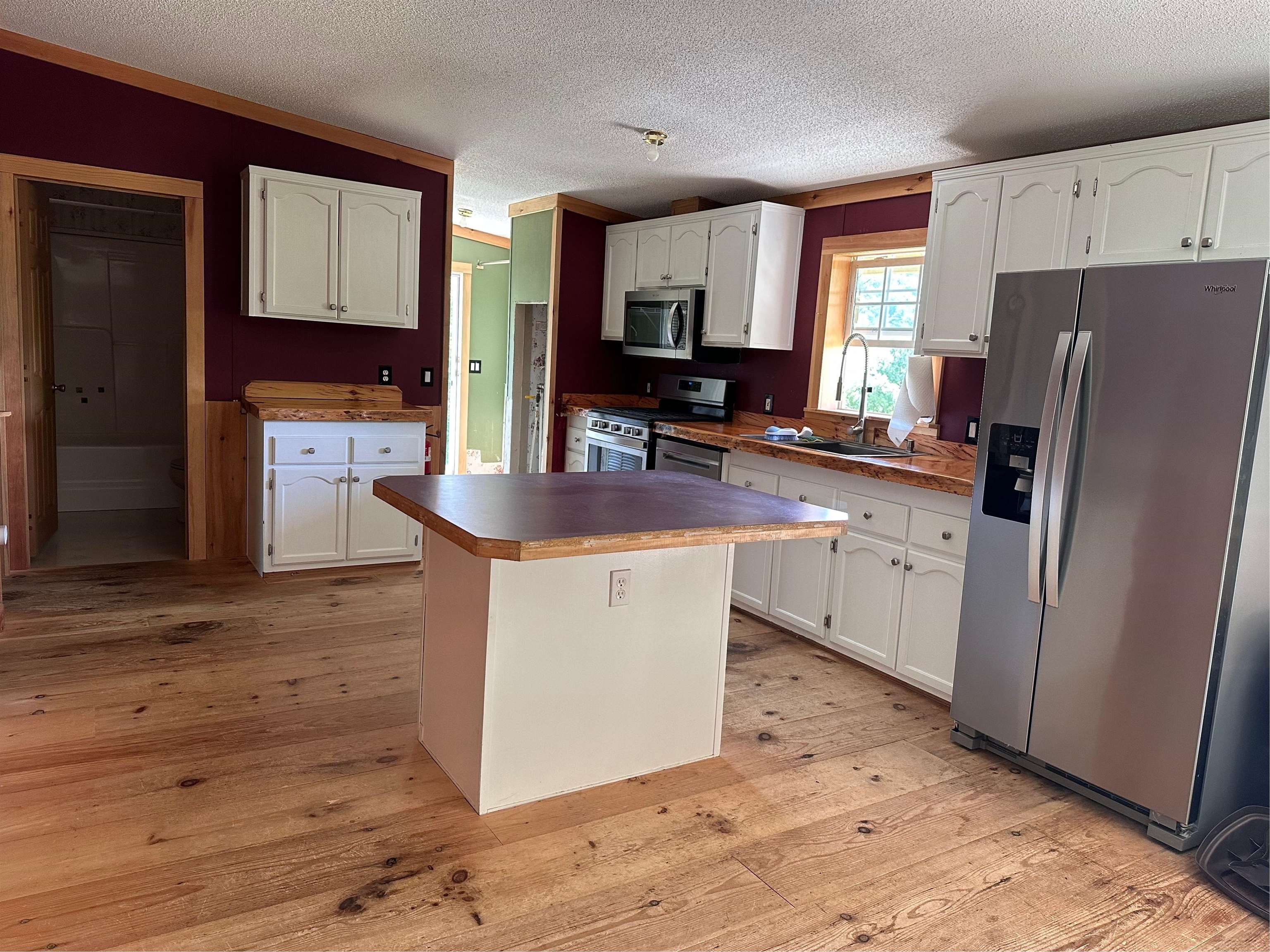 53 Holland Road Holderness, NH 03245 - Photo 2 of 4
