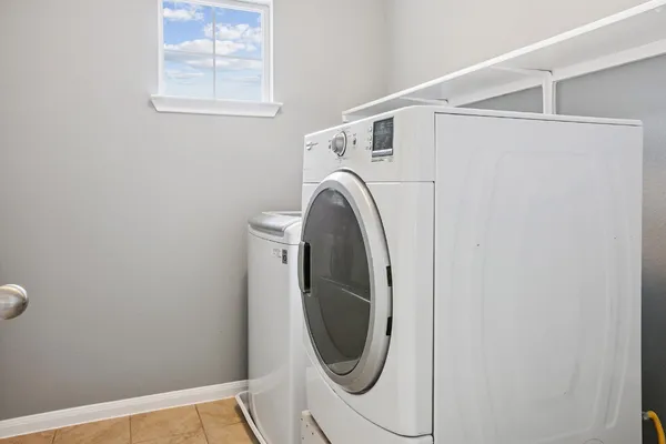 a close up view of a washer and dryer