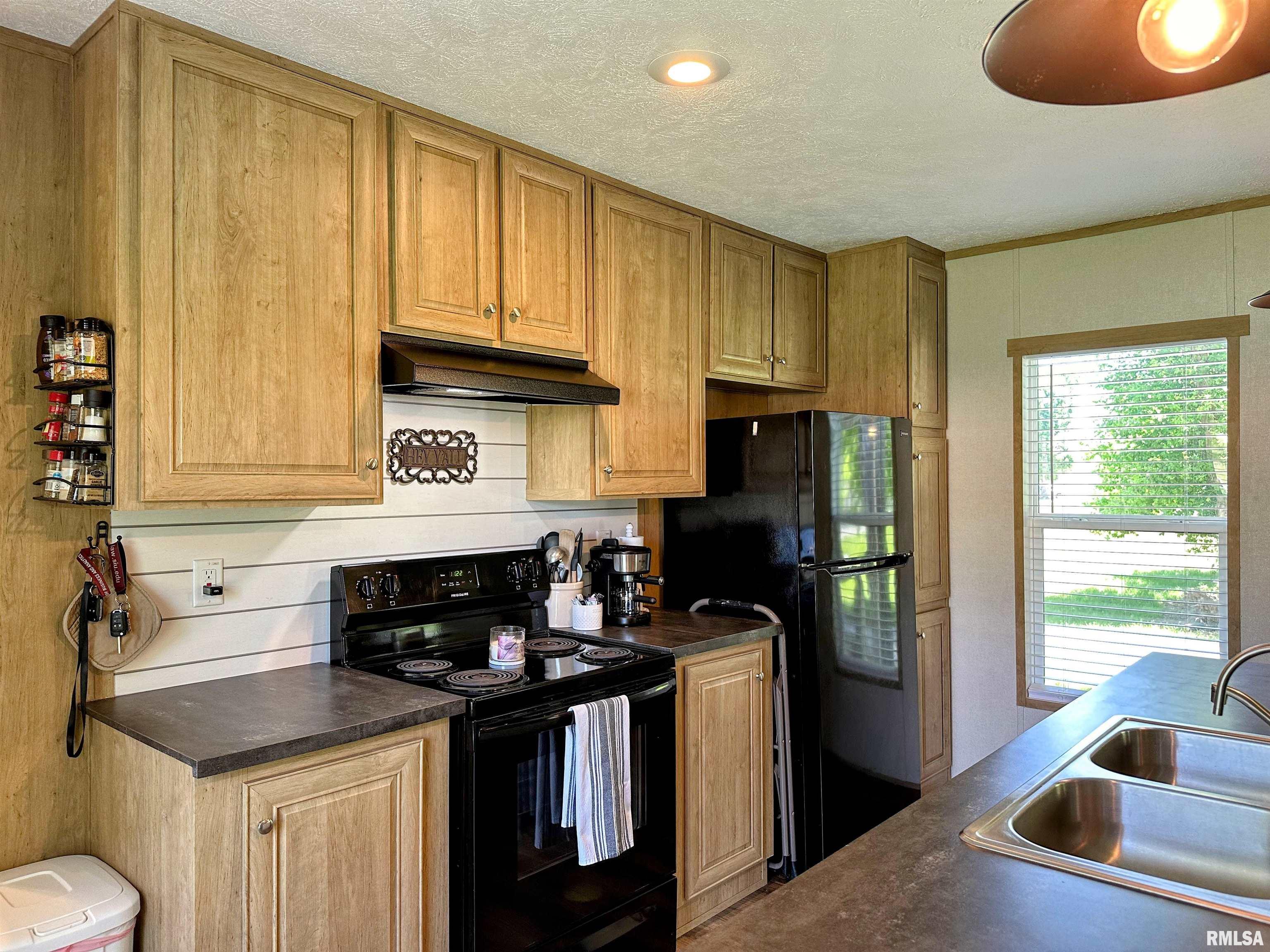 300 4th Street Colp, IL 62918 - Photo 8 of 48