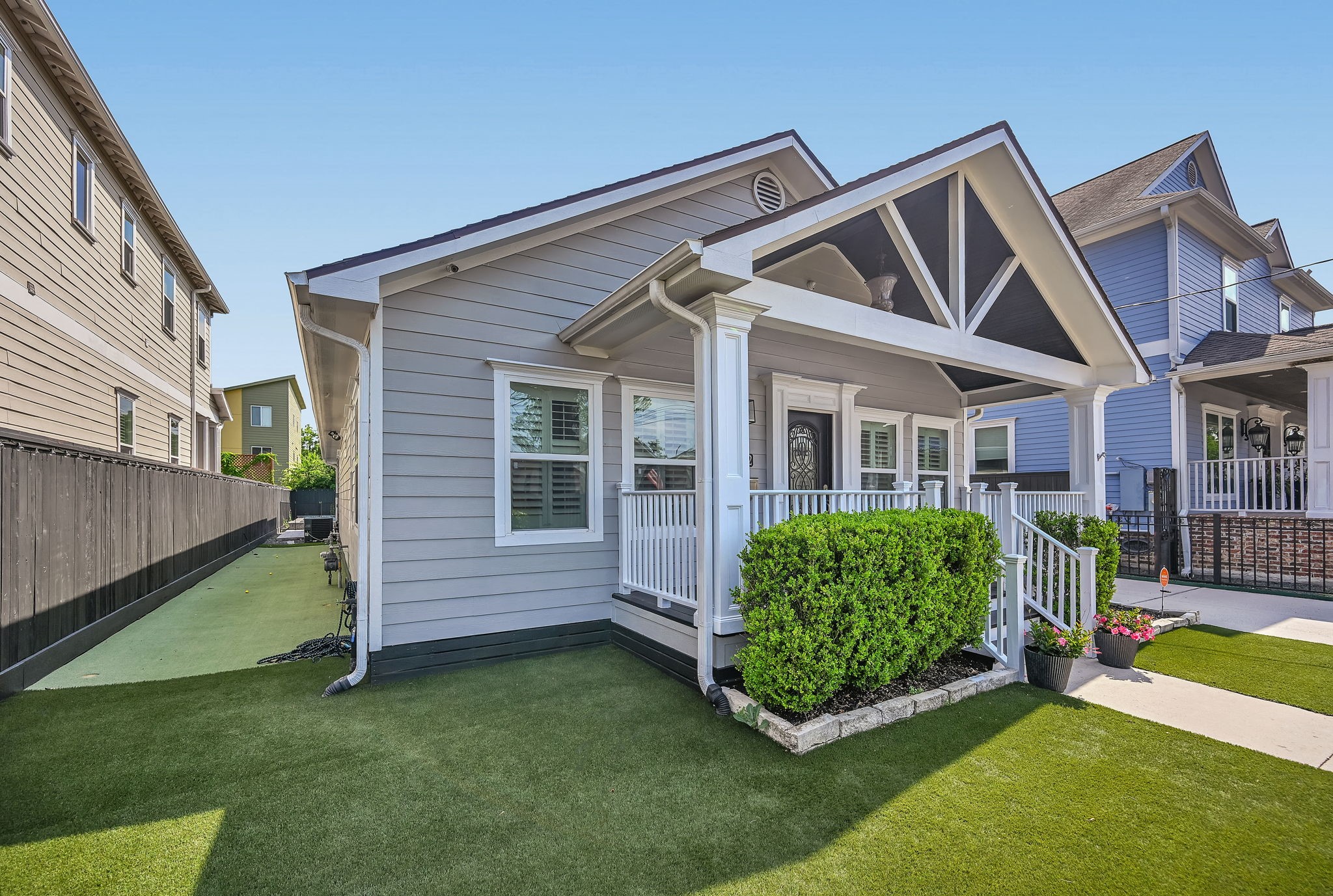 1122 East 23rd Street Houston, TX 77009 - Photo 3 of 23 Great view of the low maintenance turfed front lawn and large side yard. Great for putt putt!