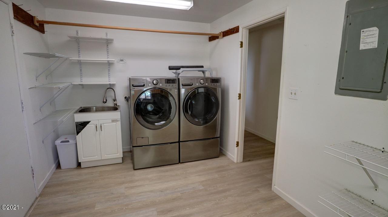 648 Olalla Road Toledo, OR 97391 - Photo 16 of 43 Laundry Room