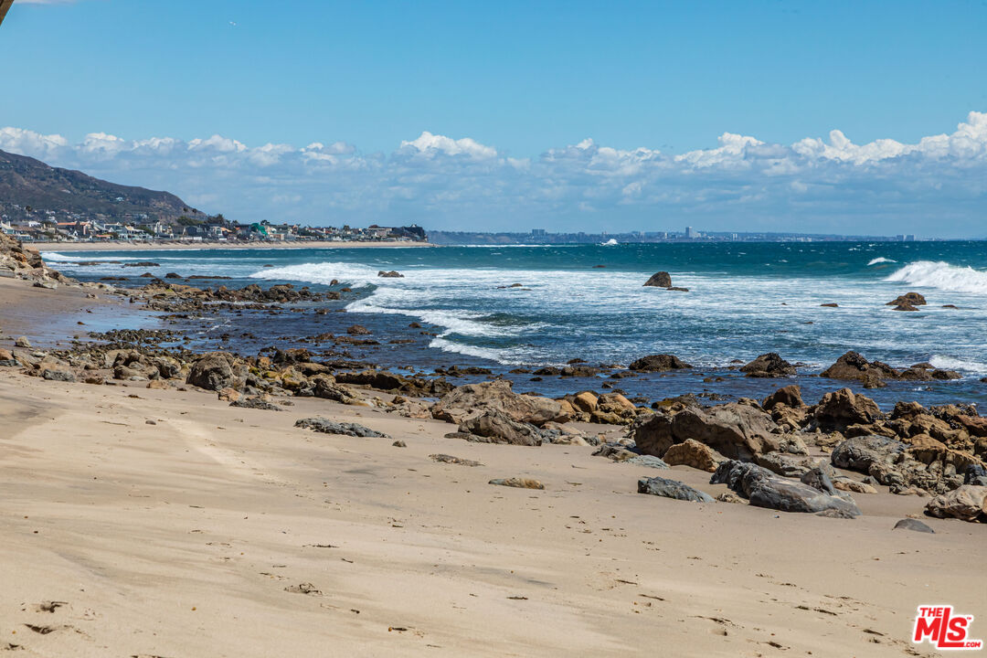 24236 Malibu Road Malibu, CA 90265 - Photo 13 of 15