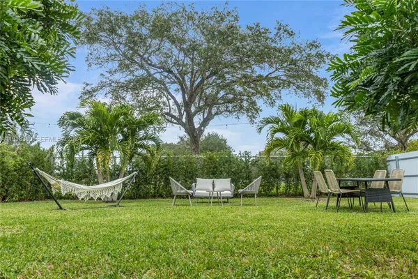 a view of a chair and table in the backyard