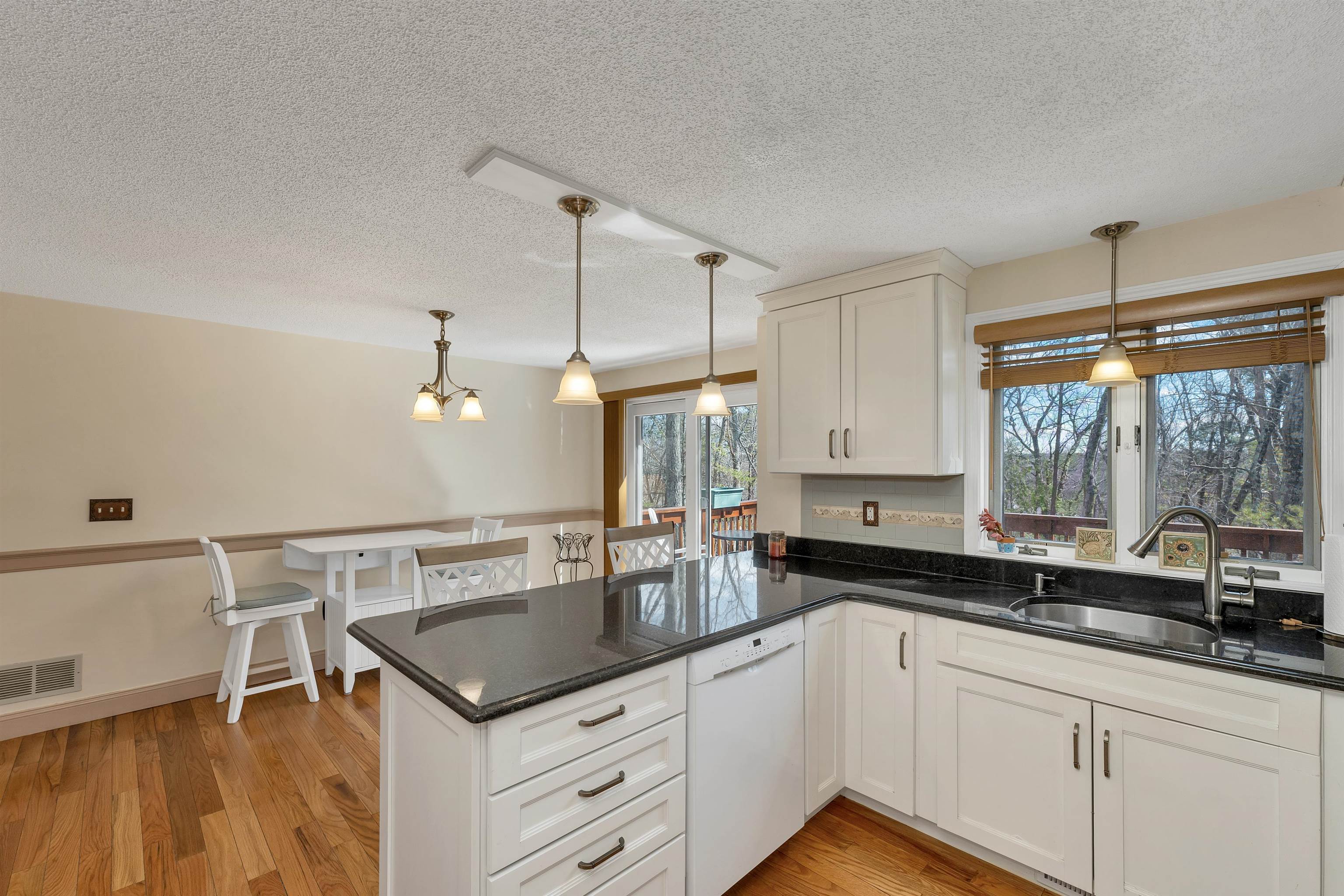 331 Fox Run Road Hudson, NH 03051 - Photo 11 of 46