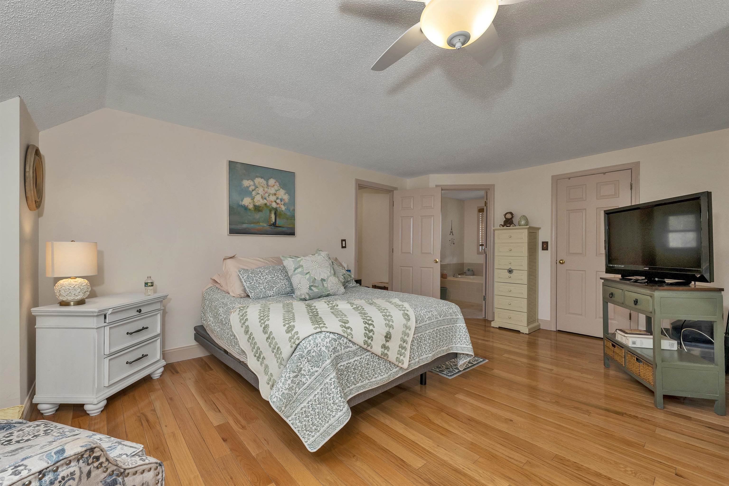 331 Fox Run Road Hudson, NH 03051 - Photo 15 of 46