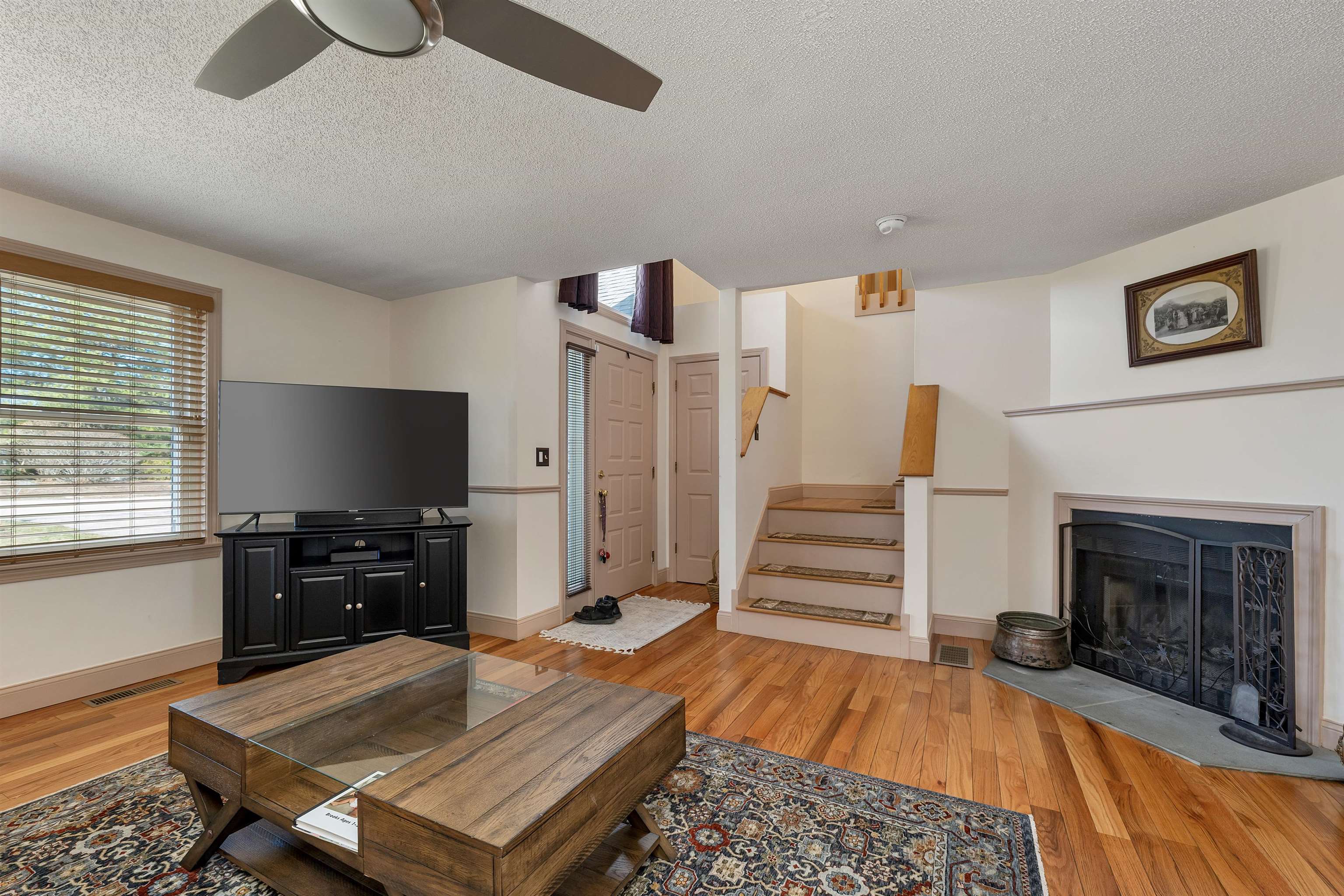 331 Fox Run Road Hudson, NH 03051 - Photo 3 of 46