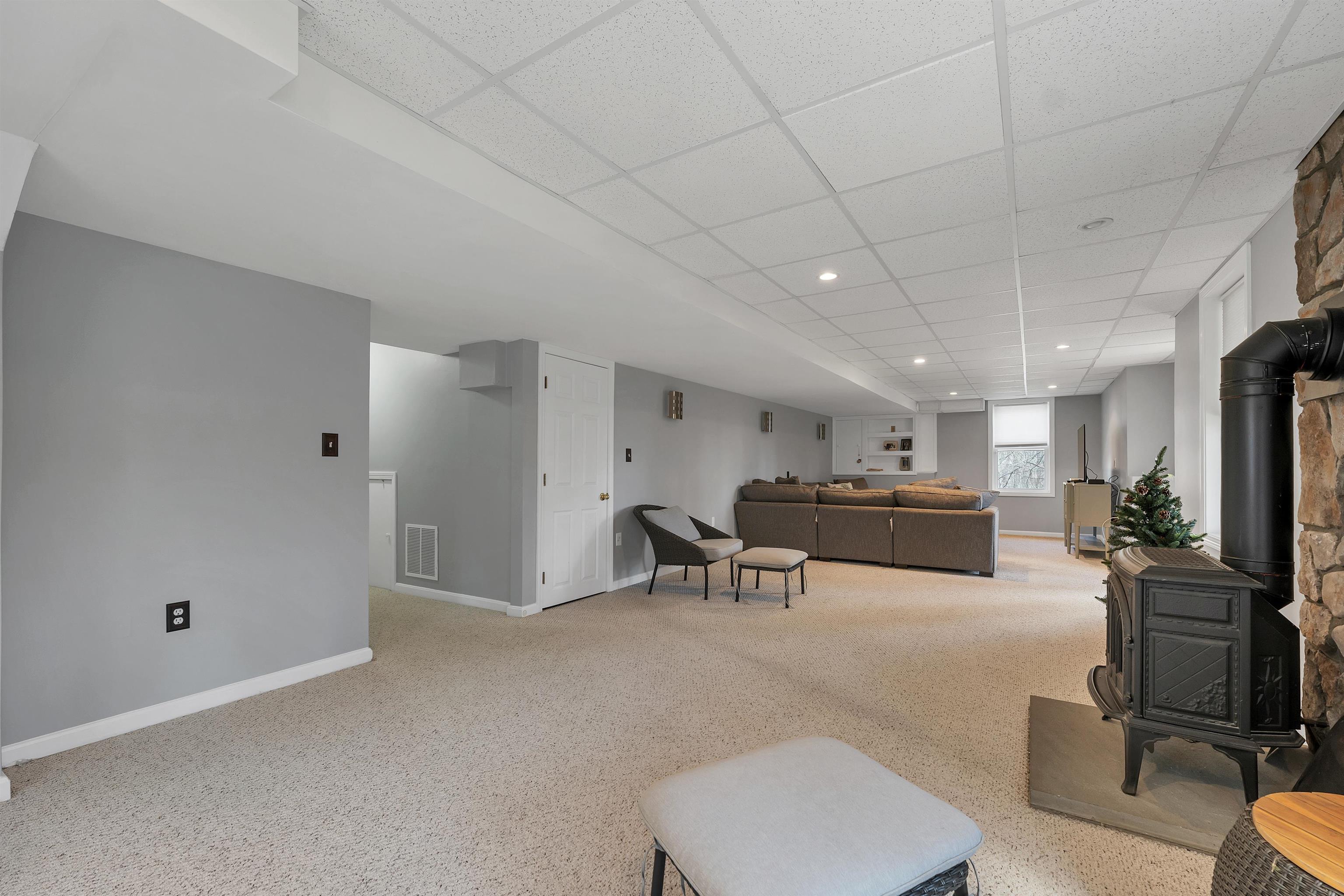 331 Fox Run Road Hudson, NH 03051 - Photo 31 of 46