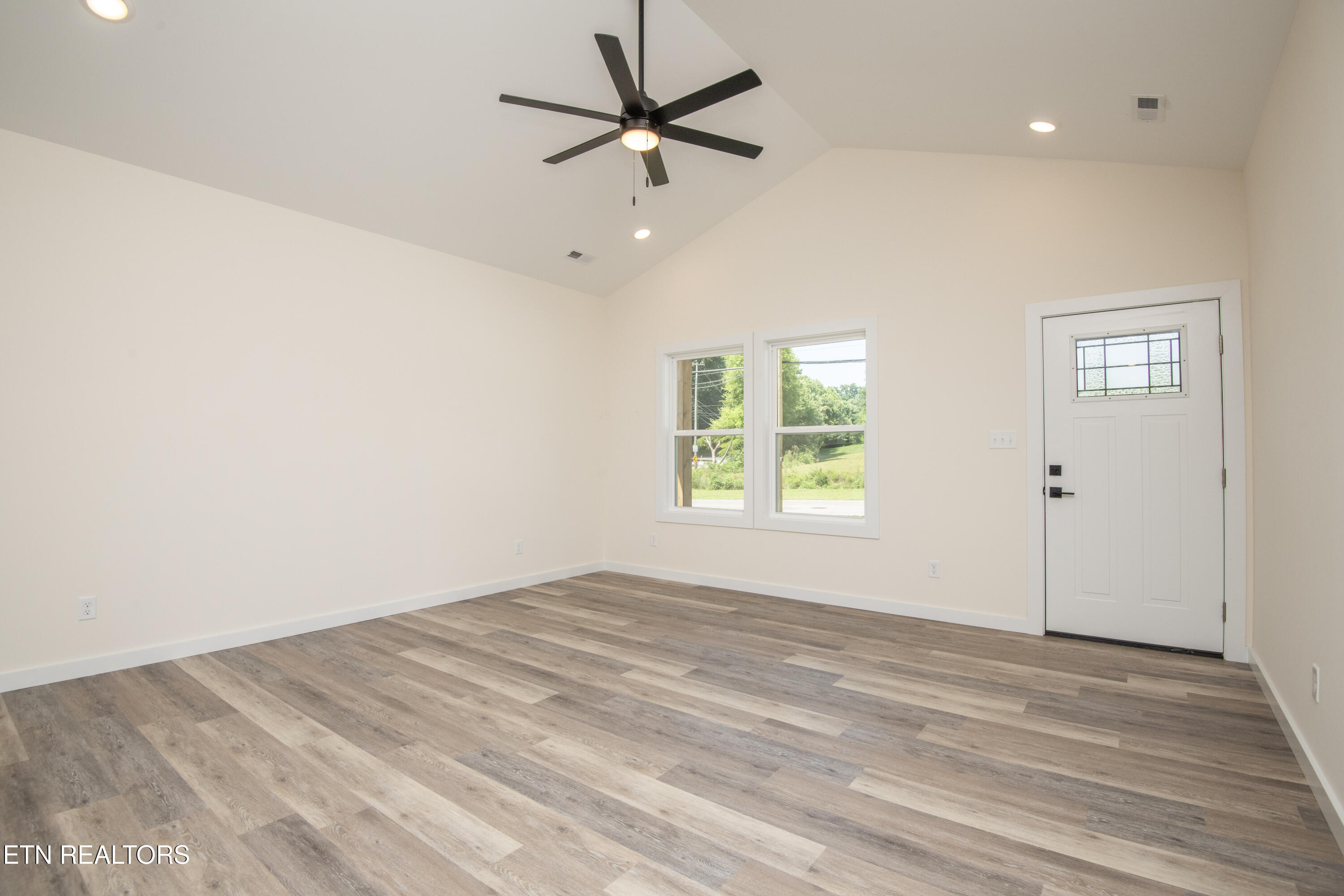 2004 Woods-Smith Road Knoxville, TN 37921 - Photo 24 of 45 Living Room