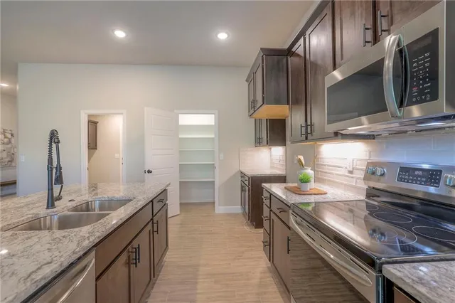 $456,850 | 26563 West 83rd Terrace, Lenexa, KS 66227