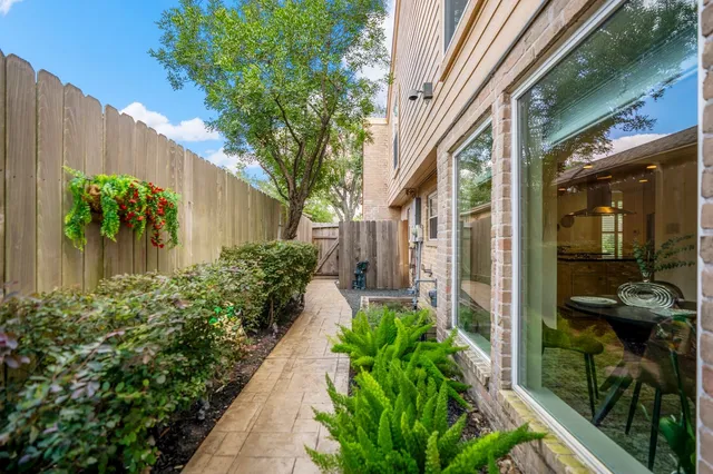 $735,000 | 1306 Riverview Court, Houston, TX 77077