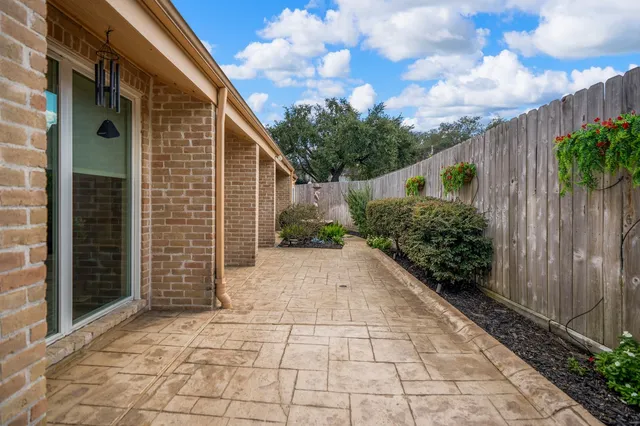 $735,000 | 1306 Riverview Court, Houston, TX 77077