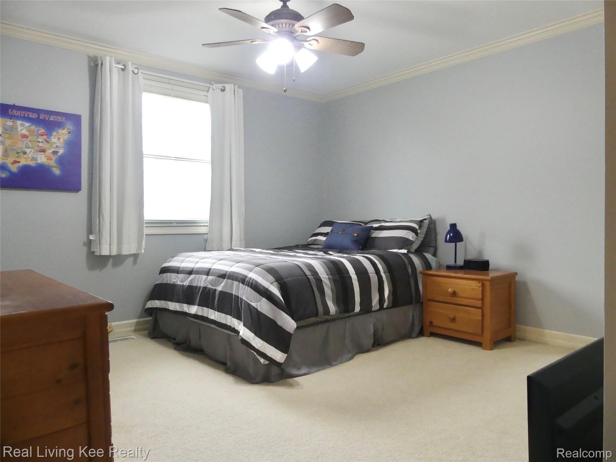 5164 Aintree Road Rochester, MI 48306 - Photo 31 of 47 7D9DBE91-30A9-429C-A642-32320412AD5E.jpeg