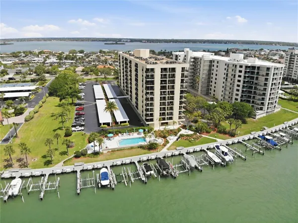 $2,900 | 690 Island Way, Unit 307, Clearwater Beach, FL 33767