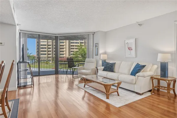 $2,900 | 690 Island Way, Unit 307, Clearwater Beach, FL 33767