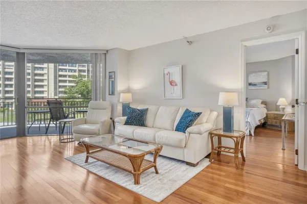 $2,900 | 690 Island Way, Unit 307, Clearwater Beach, FL 33767