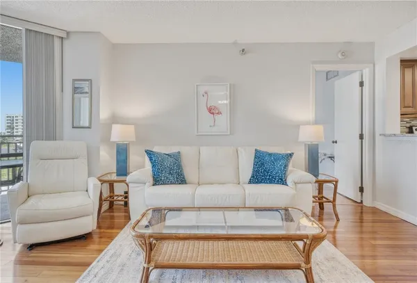 $2,900 | 690 Island Way, Unit 307, Clearwater Beach, FL 33767