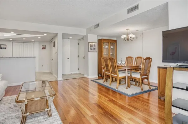 $2,900 | 690 Island Way, Unit 307, Clearwater Beach, FL 33767