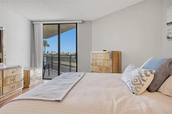 $2,900 | 690 Island Way, Unit 307, Clearwater Beach, FL 33767