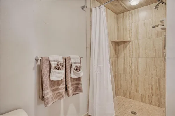 $2,900 | 690 Island Way, Unit 307, Clearwater Beach, FL 33767