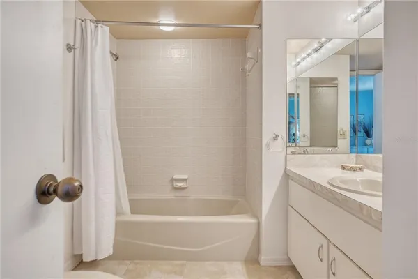 $2,900 | 690 Island Way, Unit 307, Clearwater Beach, FL 33767