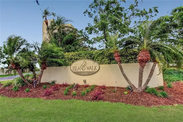 $2,900 | 690 Island Way, Unit 307, Clearwater Beach, FL 33767