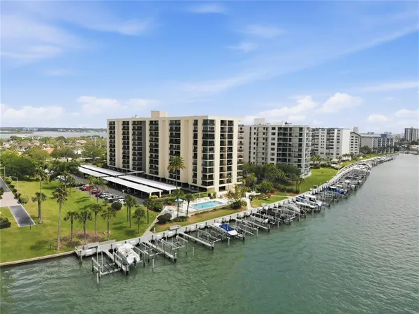 $2,900 | 690 Island Way, Unit 307, Clearwater Beach, FL 33767