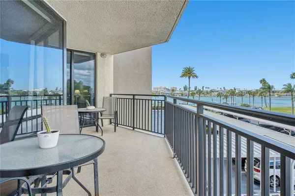 $2,900 | 690 Island Way, Unit 307, Clearwater Beach, FL 33767