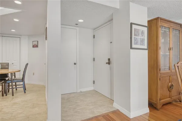 $2,900 | 690 Island Way, Unit 307, Clearwater Beach, FL 33767