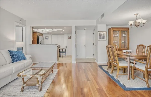 $2,900 | 690 Island Way, Unit 307, Clearwater Beach, FL 33767