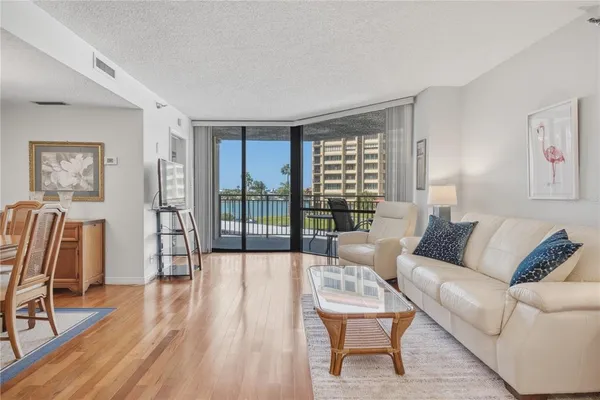 $2,900 | 690 Island Way, Unit 307, Clearwater Beach, FL 33767