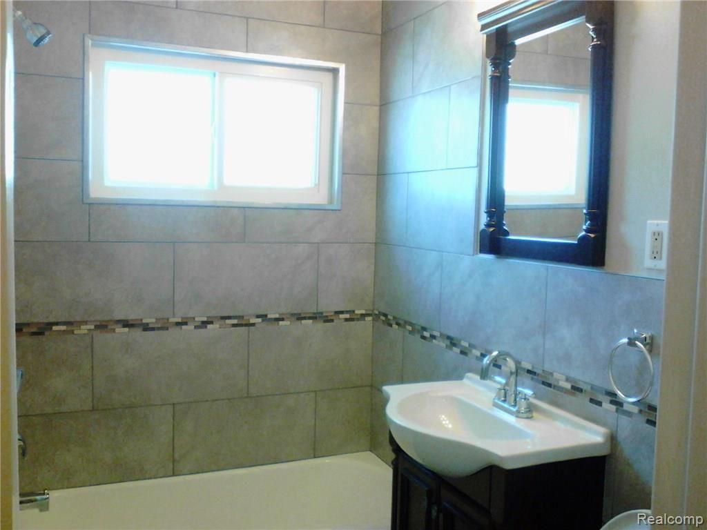 1400 West Nine Mile Road, Unit 20 Ferndale, MI 48220 - Photo 3 of 4