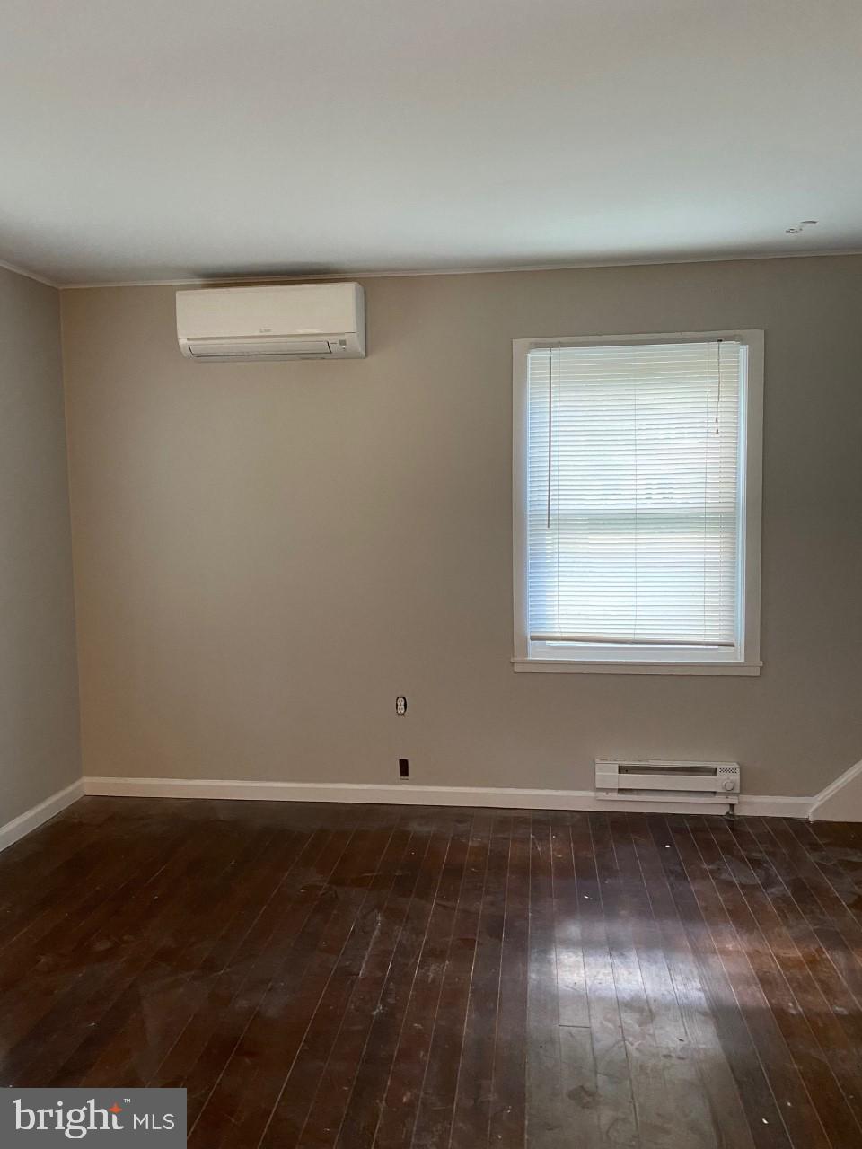 42 Ridge Road, Unit M Greenbelt, MD 20770 - Photo 5 of 14 Liv Rm