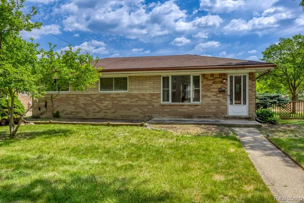 $225,000 | 32240 Hawthorne Drive, Warren, MI 48092