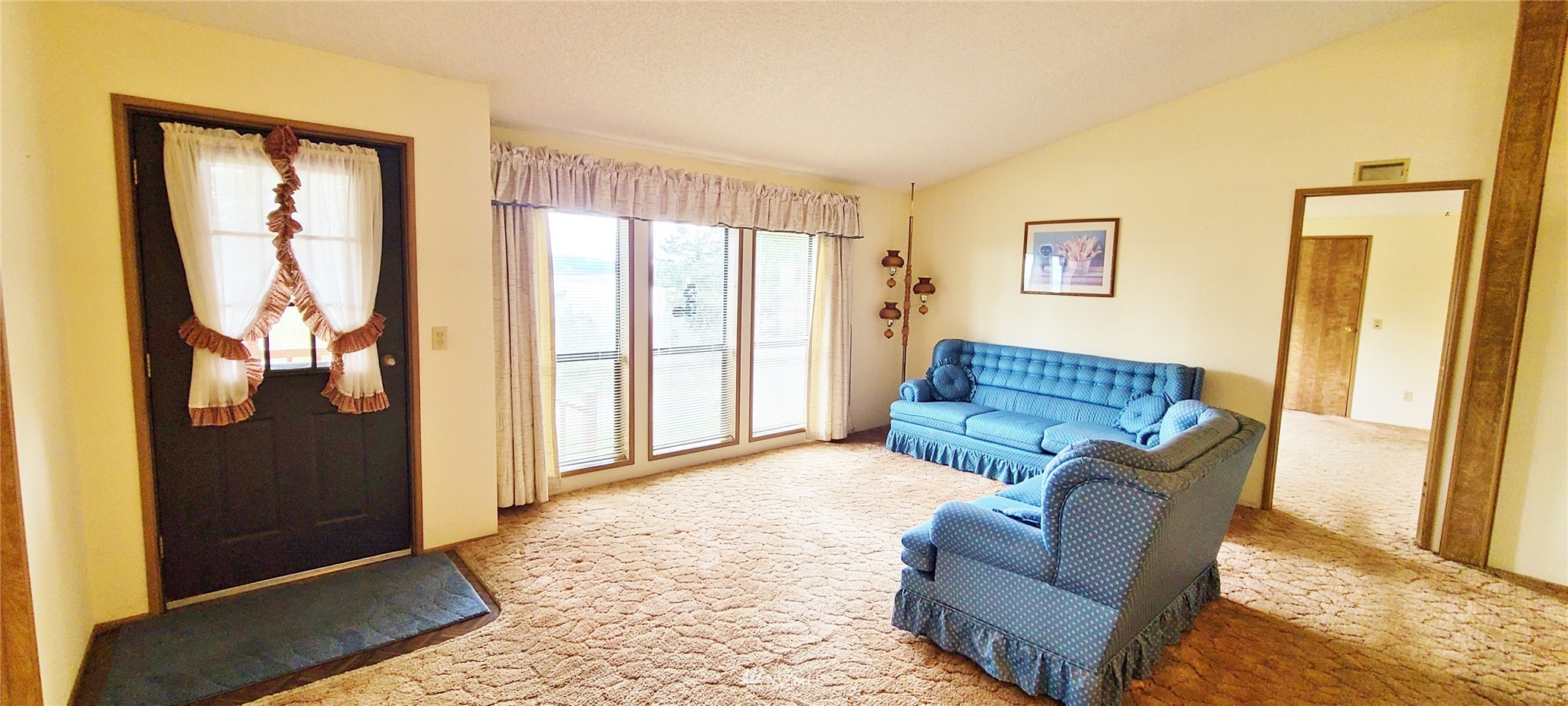 410 Discovery Way Sequim, WA 98382 - Photo 10 of 34 a living room with furniture and a window