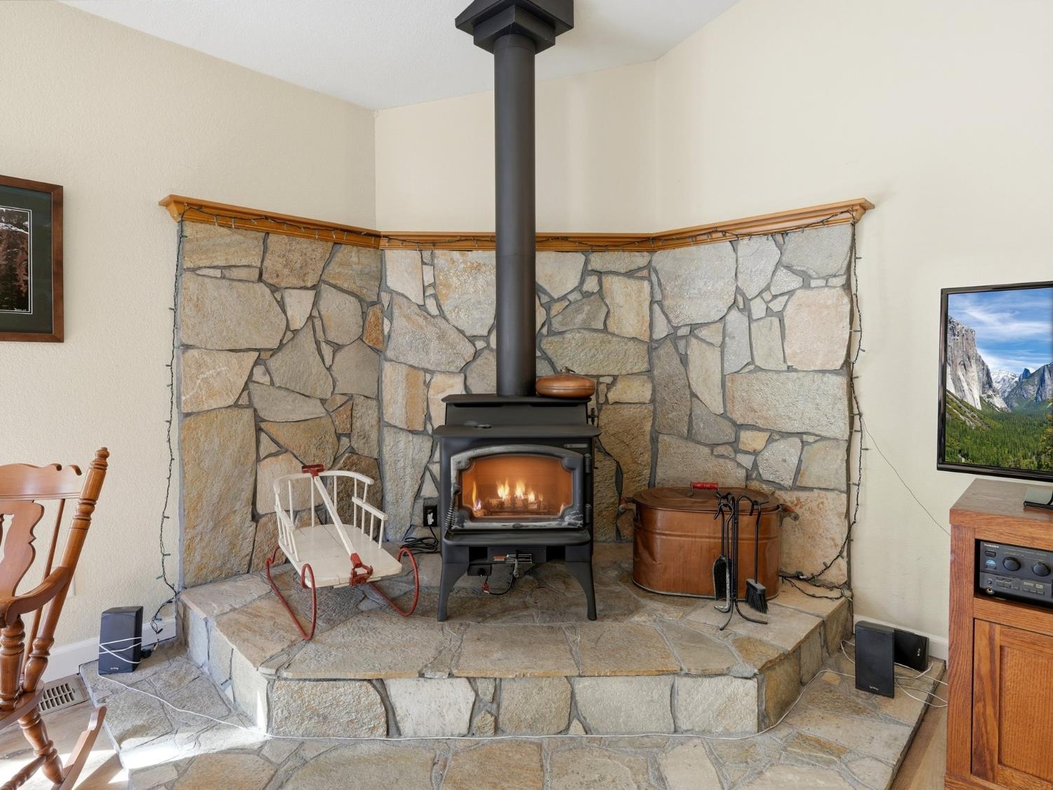 37927 China Creek Road Oakhurst, CA 93644 - Photo 7 of 38