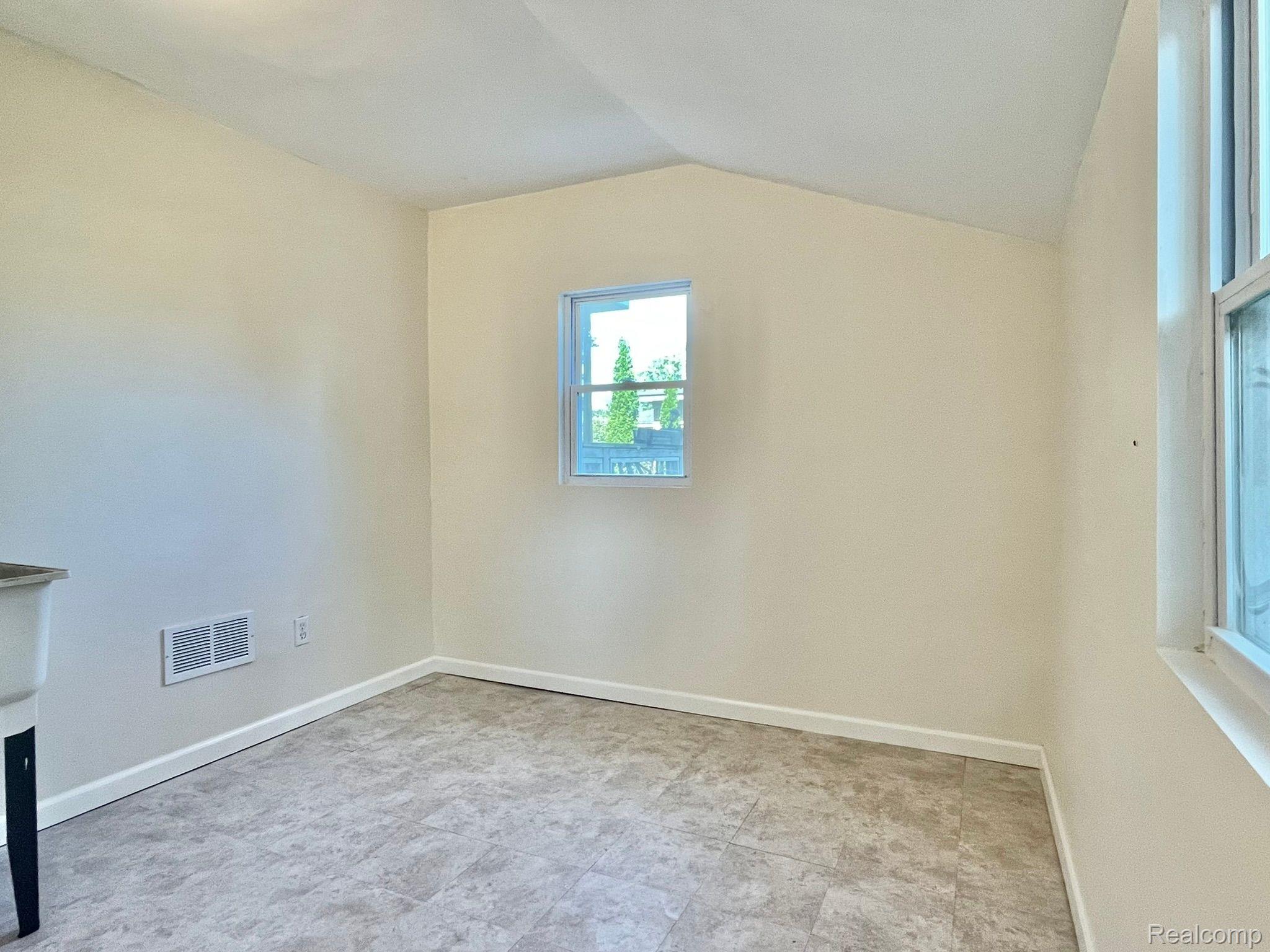 2807 Gravel Ridge Drive Rochester, MI 48307 - Photo 28 of 45 Bonus room with brand new windows