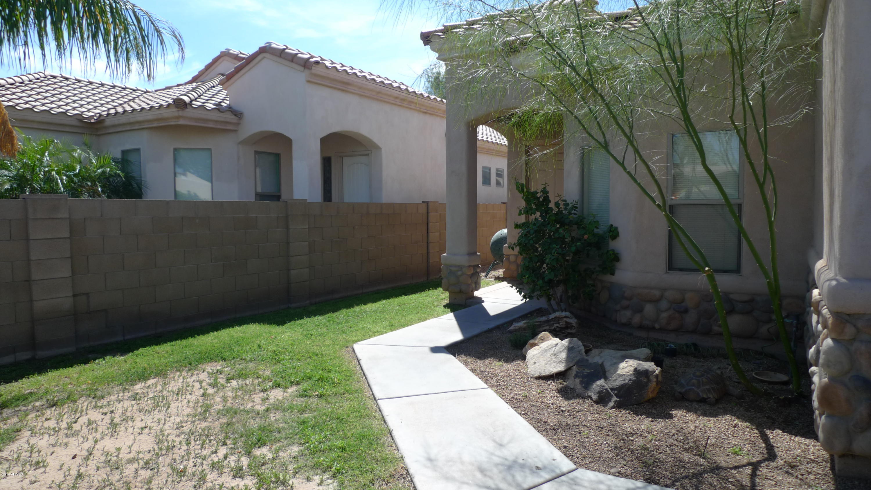1415 East Osborn Road Phoenix, AZ 85014 - Photo 2 of 19 1415 E Osborn Front Yard 2