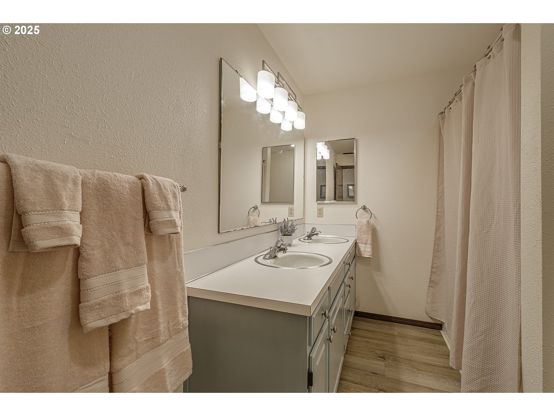 21445 Southwest Ornduff Road Hillsboro, OR 97123 - Photo 17 of 35 Gallery Image 17