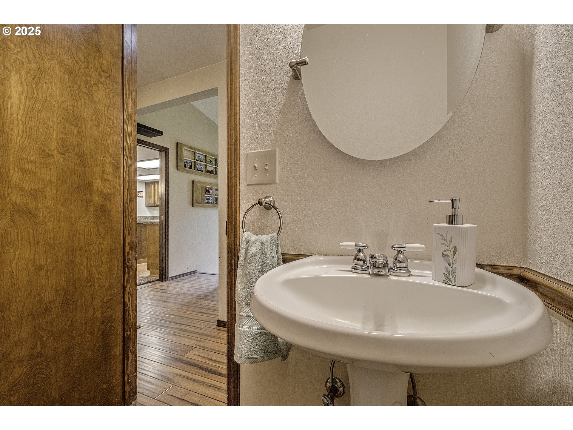 21445 Southwest Ornduff Road Hillsboro, OR 97123 - Photo 7 of 35 Gallery Image 7