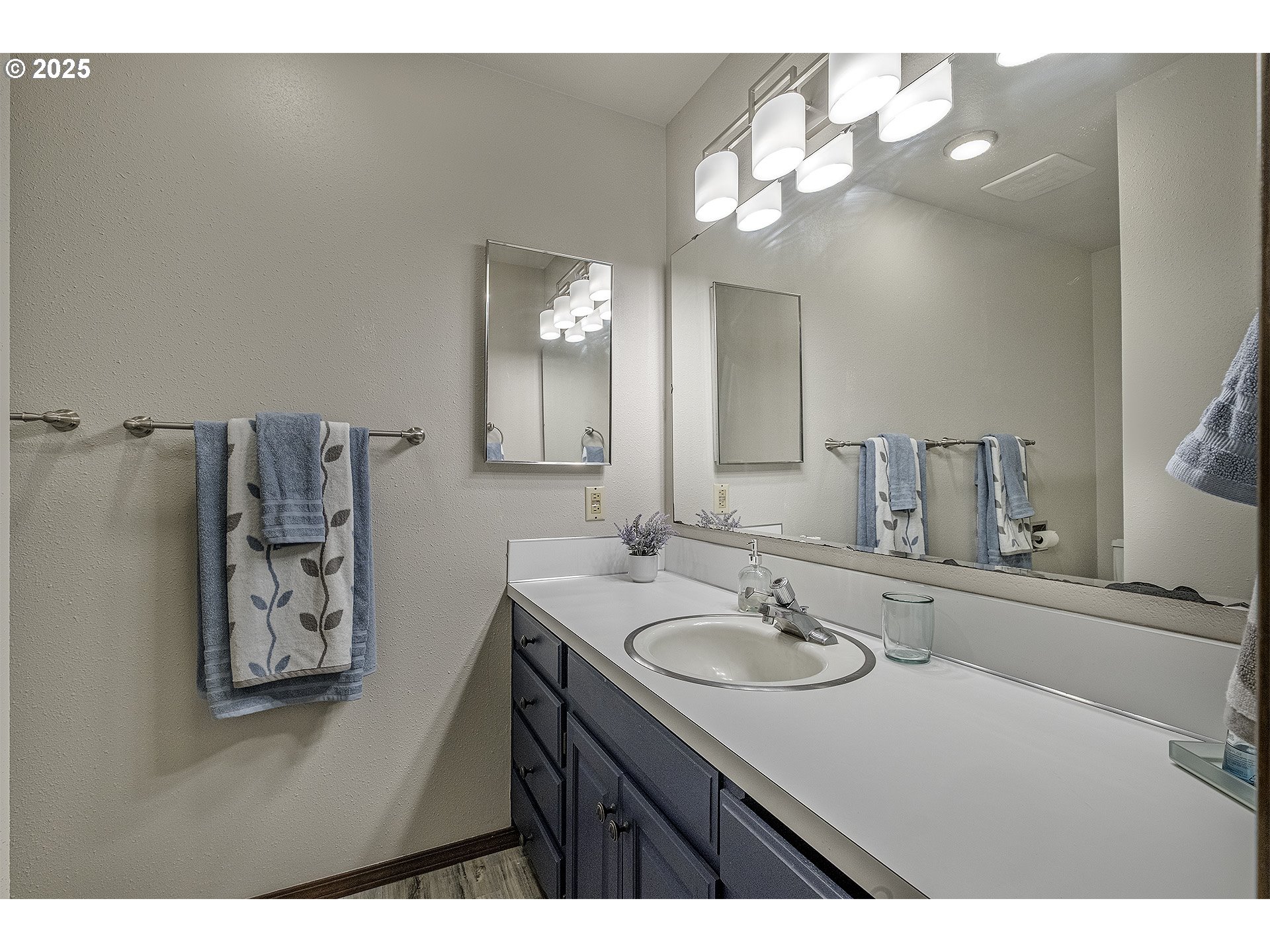 21445 Southwest Ornduff Road Hillsboro, OR 97123 - Photo 10 of 35 Gallery Image 10